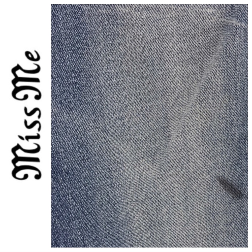 💕SALE💕Miss Me Camo Diamond Embellished Crop Jean - Picture 4 of 7